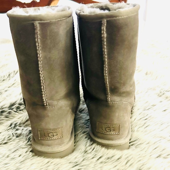 UGG Australia Classic II Short Boot (1016223) Grey, NWOT, Size 10 - Picture 3 of 5